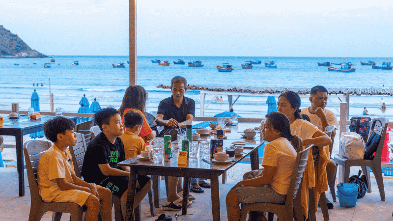 Nhà hàng hải sản ven biển Vịnh San Hô Bãi Dài